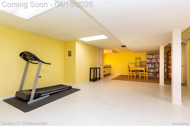1256 Autumn Drive, Troy, MI 48098
