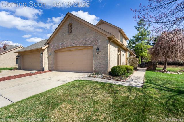 1256 Autumn Drive, Troy, MI 48098