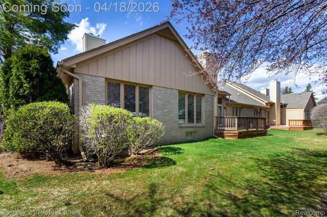 1256 Autumn Drive, Troy, MI 48098