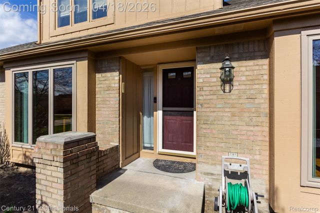 1256 Autumn Drive, Troy, MI 48098