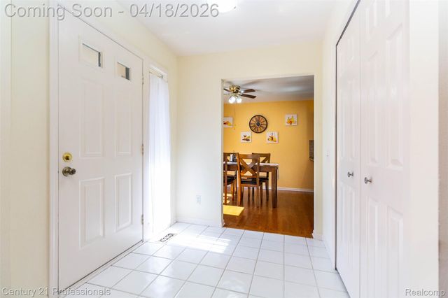 1256 Autumn Drive, Troy, MI 48098
