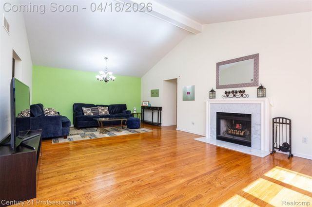 1256 Autumn Drive, Troy, MI 48098