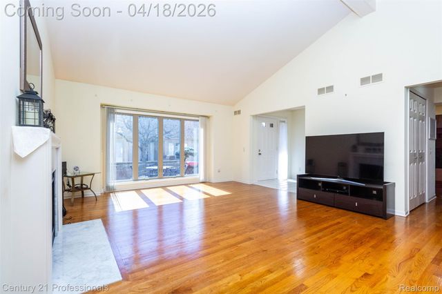 1256 Autumn Drive, Troy, MI 48098