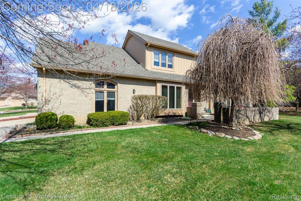 1256 Autumn Drive, Troy, MI 48098