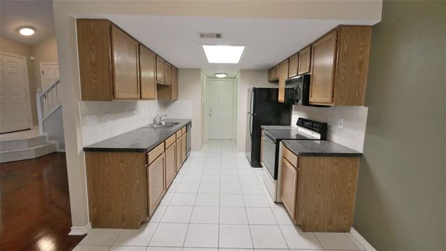 7725 Champion Pines Drive 31, Spring, TX 77379
