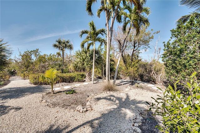 3025 Turtle Gait LN, Sanibel, FL 33957