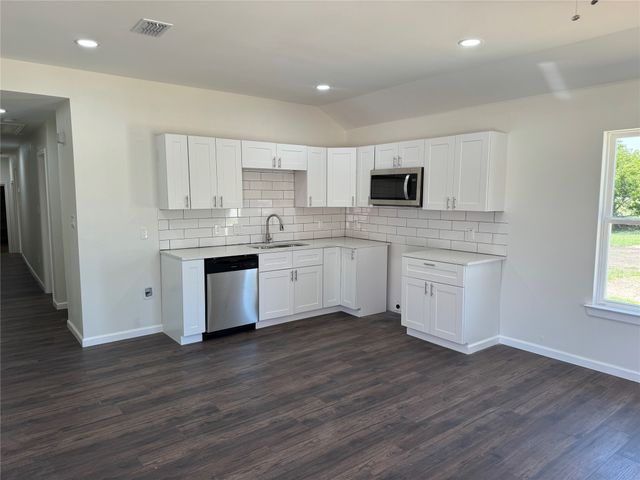 1501 College Street 1503, Grand Prairie, TX 75050