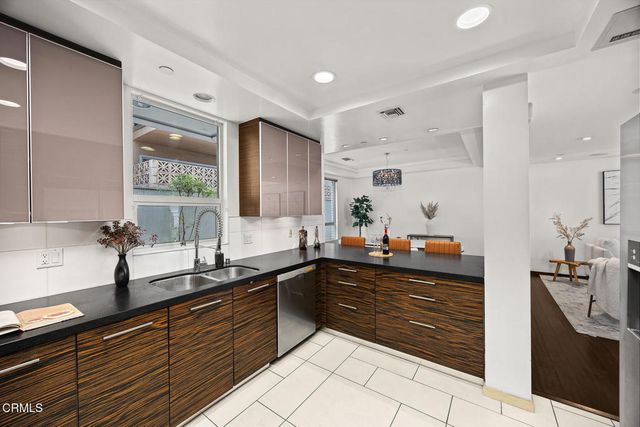 257 S Hudson Avenue 102, Pasadena, CA 91101