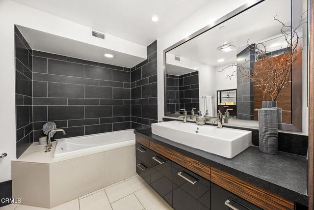 257 S Hudson Avenue 102, Pasadena, CA 91101