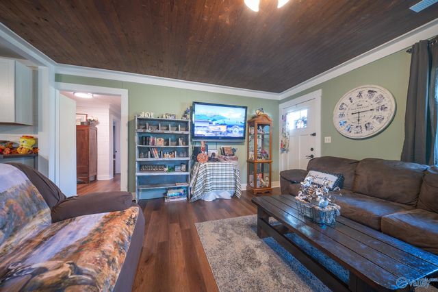 302 Nebraska Avenue, Stevenson, AL 35772