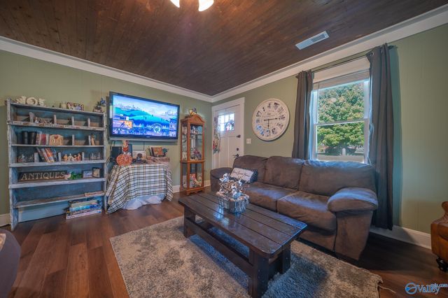 302 Nebraska Avenue, Stevenson, AL 35772