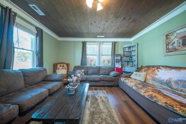 302 Nebraska Avenue, Stevenson, AL 35772