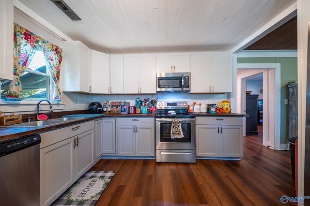 302 Nebraska Avenue, Stevenson, AL 35772