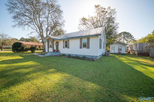 302 Nebraska Avenue, Stevenson, AL 35772