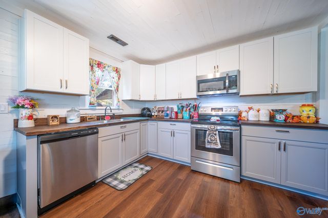 302 Nebraska Avenue, Stevenson, AL 35772