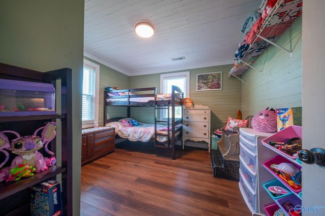 302 Nebraska Avenue, Stevenson, AL 35772