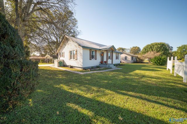 302 Nebraska Avenue, Stevenson, AL 35772