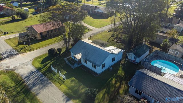 302 Nebraska Avenue, Stevenson, AL 35772