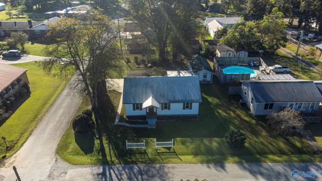 302 Nebraska Avenue, Stevenson, AL 35772