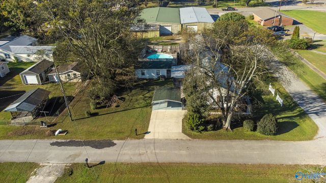 302 Nebraska Avenue, Stevenson, AL 35772