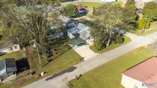 302 Nebraska Avenue, Stevenson, AL 35772