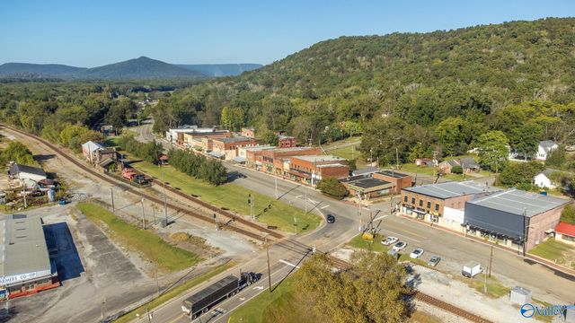 302 Nebraska Avenue, Stevenson, AL 35772