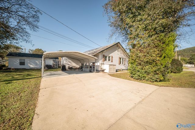 302 Nebraska Avenue, Stevenson, AL 35772