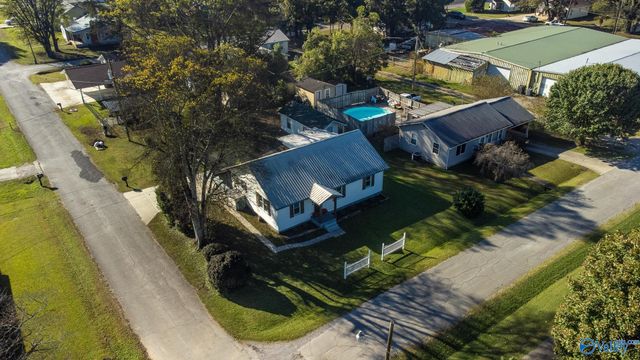 302 Nebraska Avenue, Stevenson, AL 35772