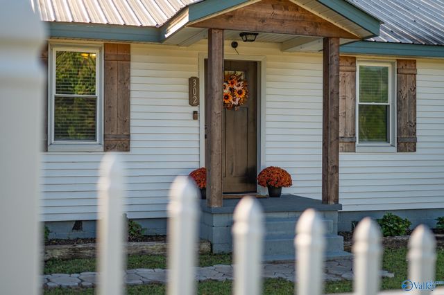 302 Nebraska Avenue, Stevenson, AL 35772