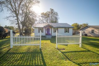 302 Nebraska Avenue, Stevenson, AL 35772