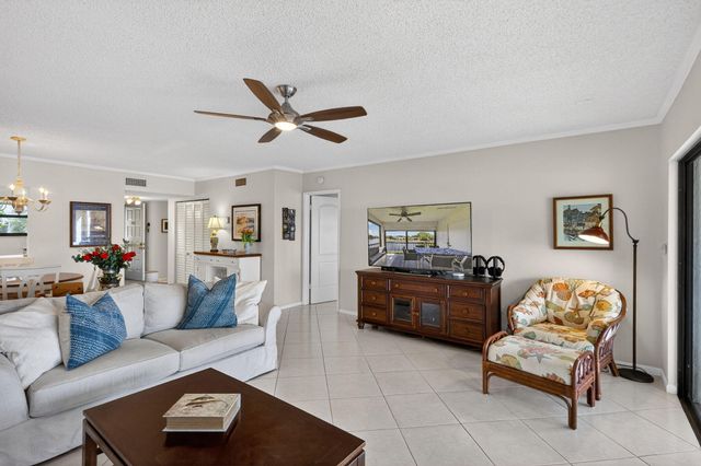 12871 Briarlake Drive 203, Palm Beach Gardens, FL 33418