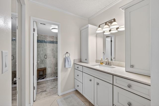 12871 Briarlake Drive 203, Palm Beach Gardens, FL 33418