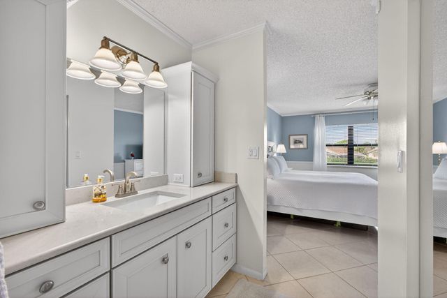 12871 Briarlake Drive 203, Palm Beach Gardens, FL 33418