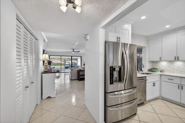 12871 Briarlake Drive 203, Palm Beach Gardens, FL 33418