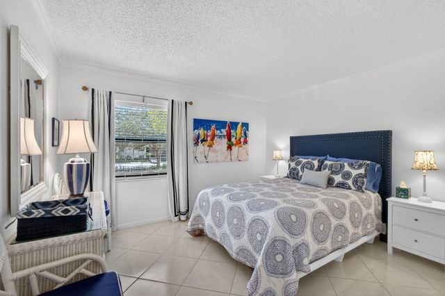 12871 Briarlake Drive 203, Palm Beach Gardens, FL 33418