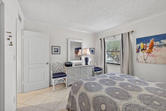 12871 Briarlake Drive 203, Palm Beach Gardens, FL 33418