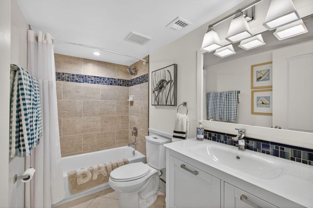 12871 Briarlake Drive 203, Palm Beach Gardens, FL 33418