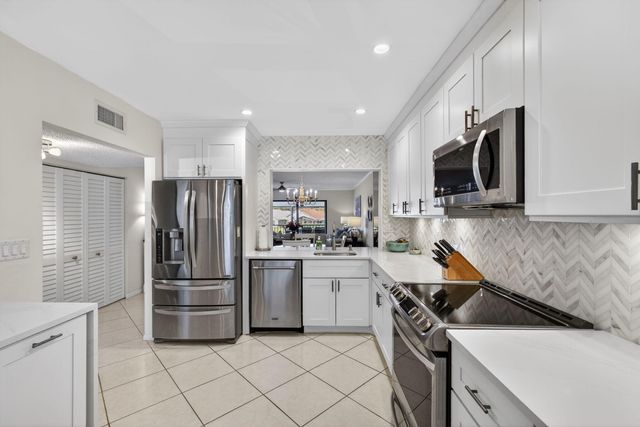 12871 Briarlake Drive 203, Palm Beach Gardens, FL 33418