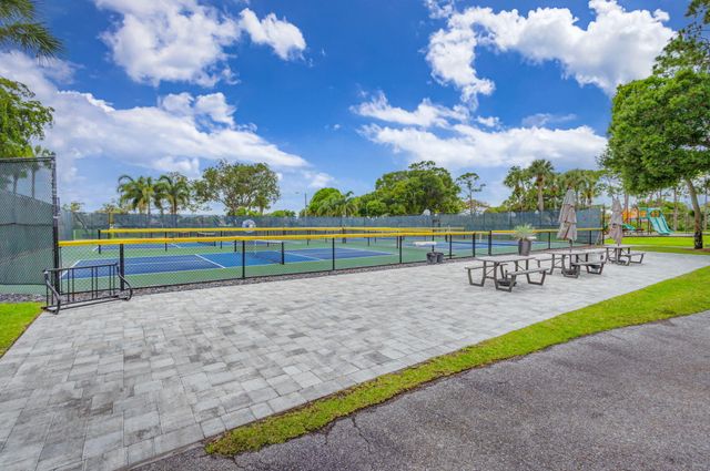 12871 Briarlake Drive 203, Palm Beach Gardens, FL 33418