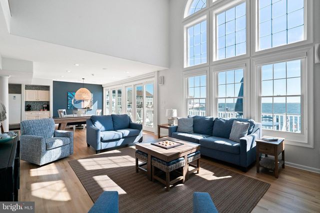 8 JIBSAIL DR, Bayville, NJ 08721