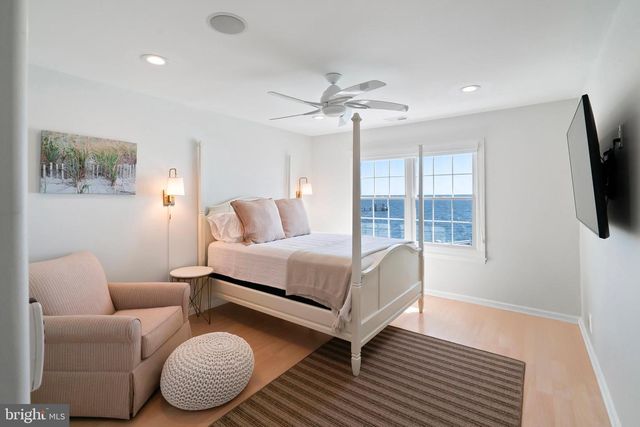 8 JIBSAIL DR, Bayville, NJ 08721