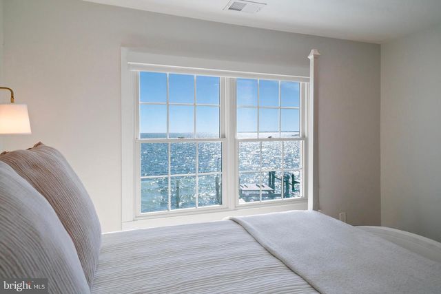 8 JIBSAIL DR, Bayville, NJ 08721