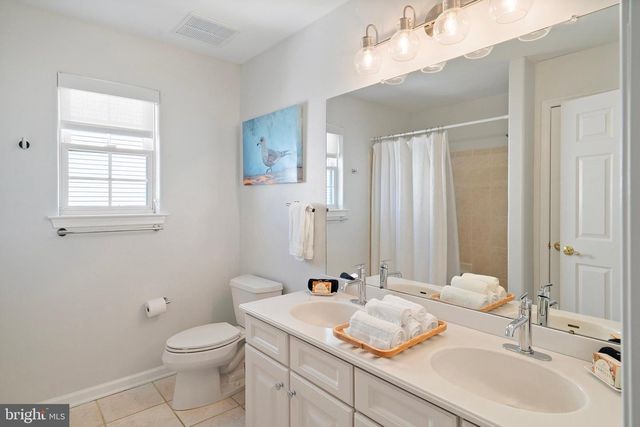 8 JIBSAIL DR, Bayville, NJ 08721