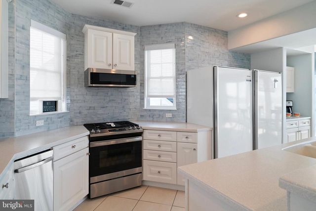 8 JIBSAIL DR, Bayville, NJ 08721