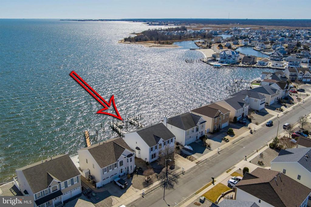 8 JIBSAIL DR, Bayville, NJ 08721