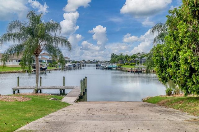 5318 GOLDEN ISLES DRIVE, Apollo Beach, FL 33572