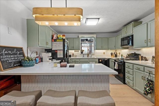 16 Windsor Way, Newnan, GA 30263