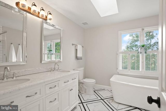 7729 PICCADILLY DR, Warrenton, VA 20186