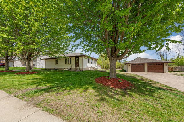 913 Western Avenue NW, Faribault, MN 55021