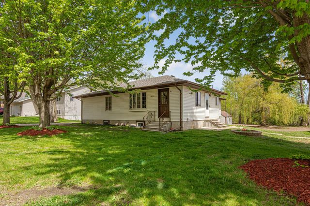 913 Western Avenue NW, Faribault, MN 55021